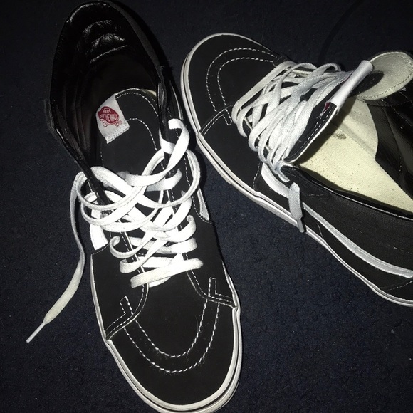 Black and white high-top vans - Picture 1 of 1